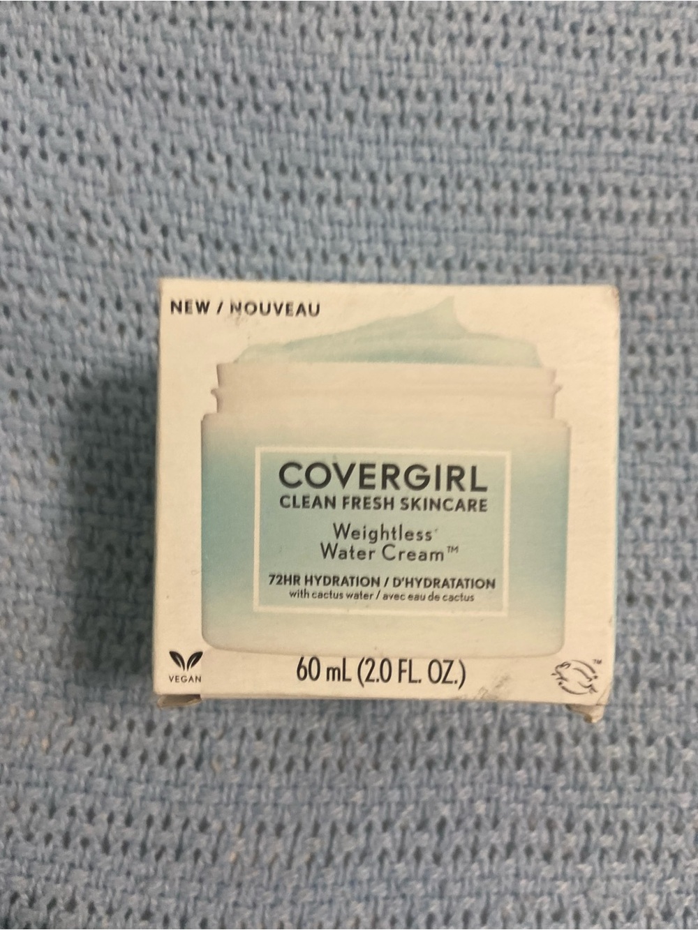 COVERGIRL Weightless Water Cream - Light Blue and White